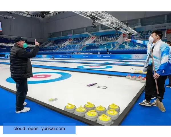 加拿大制冰师匠心打造冬奥会首座室内临时速滑冰场